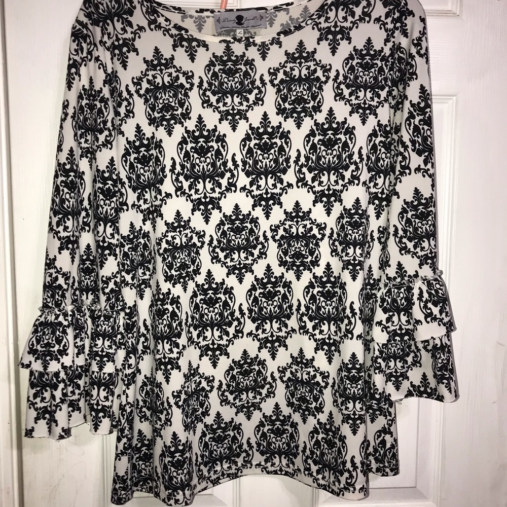 Dainty jewells top